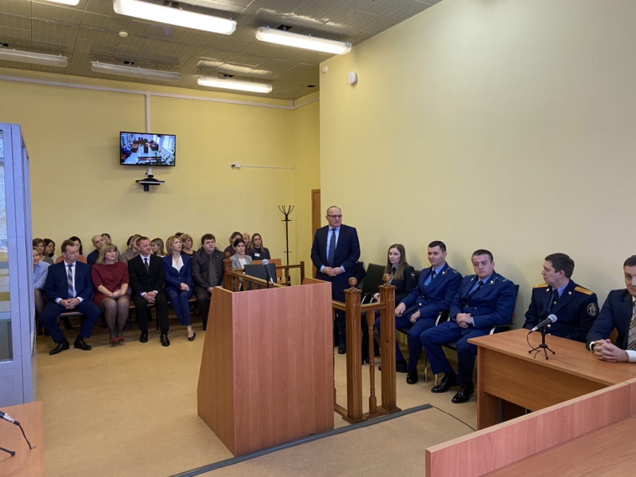 Телегин официально представил нового председателя Саратовского районного суда