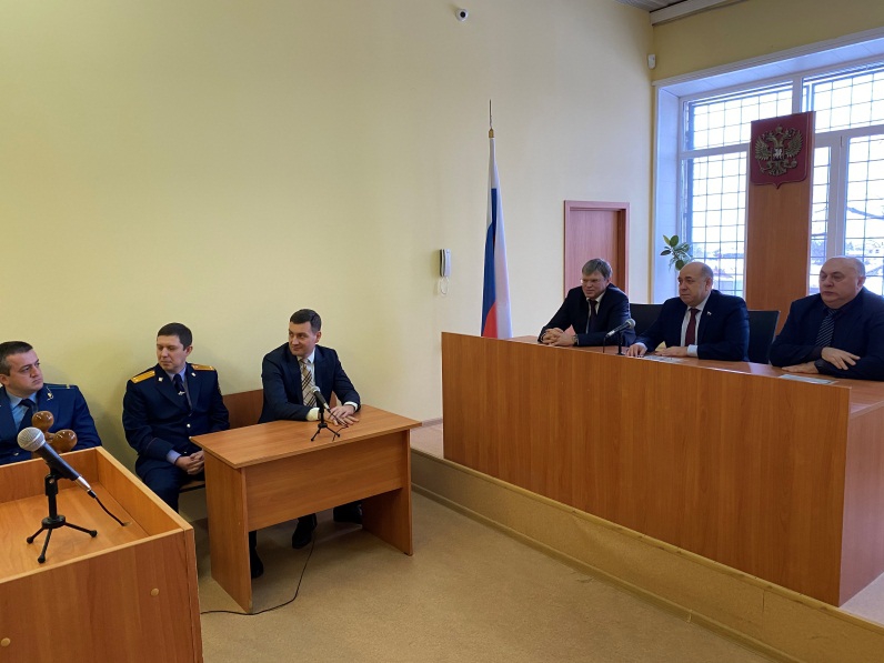 Телегин официально представил нового председателя Саратовского районного суда