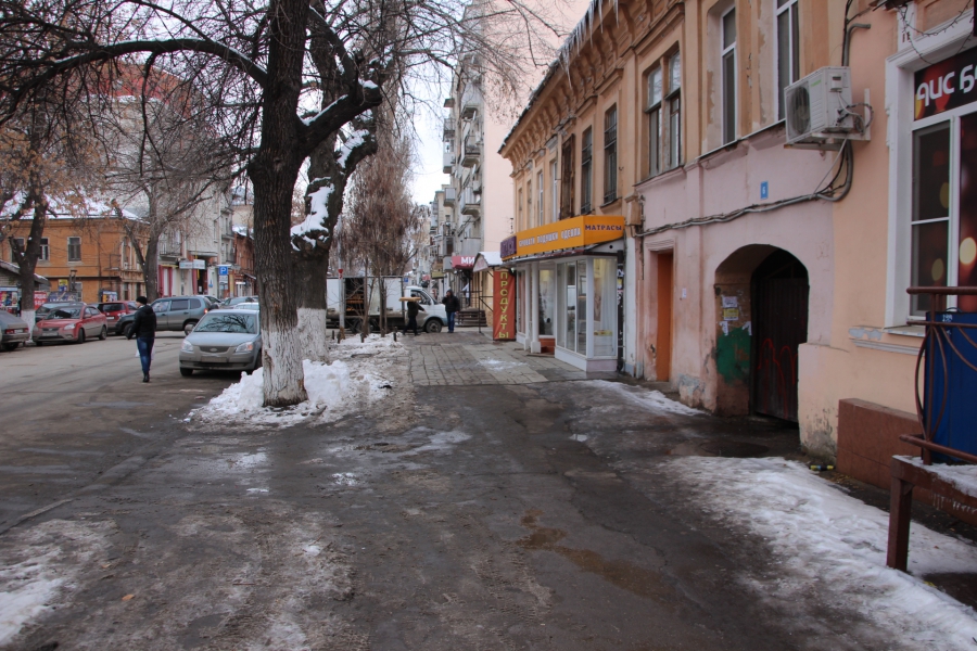Саратов начал обрастать опасными сосульками. Фоторепортаж