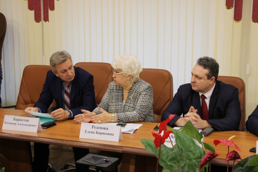 Саратовские депутаты найдут средства на призы для фотоконкурса к 75-летию Победы