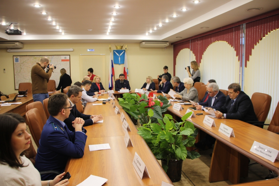 Саратовские депутаты найдут средства на призы для фотоконкурса к 75-летию Победы