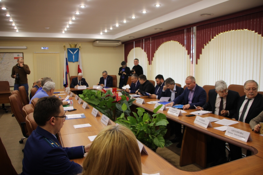 На комитете по бюджету областной думы из-за рядового кадрового вопроса разгорелись дебаты