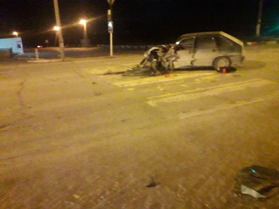 В Энгельсе у «ВАЗа» отвалилось колесо от столкновения с «Ниссаном»