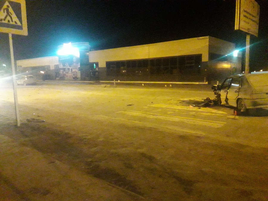 В Энгельсе у «ВАЗа» отвалилось колесо от столкновения с «Ниссаном»