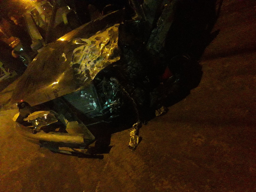 В Энгельсе у «ВАЗа» отвалилось колесо от столкновения с «Ниссаном»