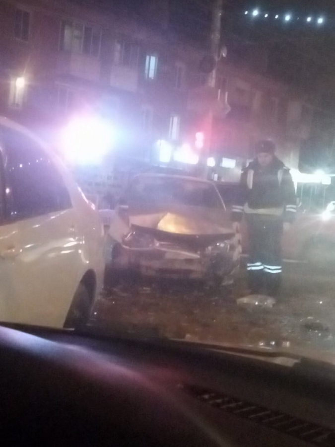 В Энгельсе на перекрестке «Тойота» протаранила «ВАЗ». Пострадали трое