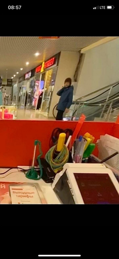 Неизвестный проник в ТЦ «Грин Хаус» и разбил там витрины