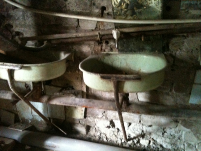 Владимира Крету пригласили в разваливающийся дом