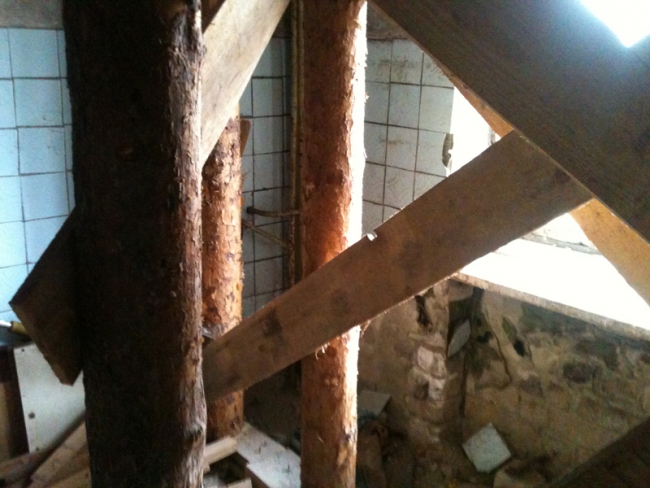 Владимира Крету пригласили в разваливающийся дом