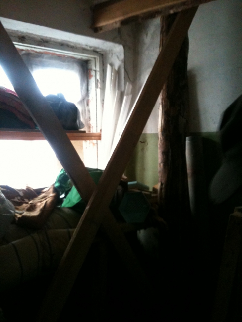 Владимира Крету пригласили в разваливающийся дом