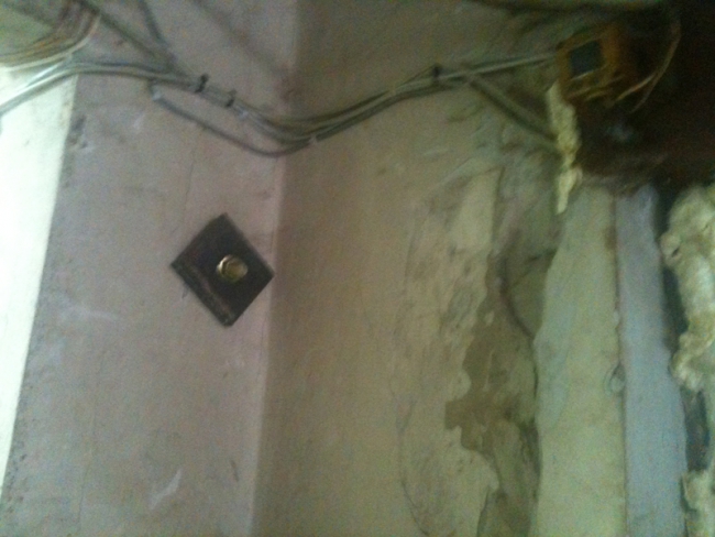 Владимира Крету пригласили в разваливающийся дом