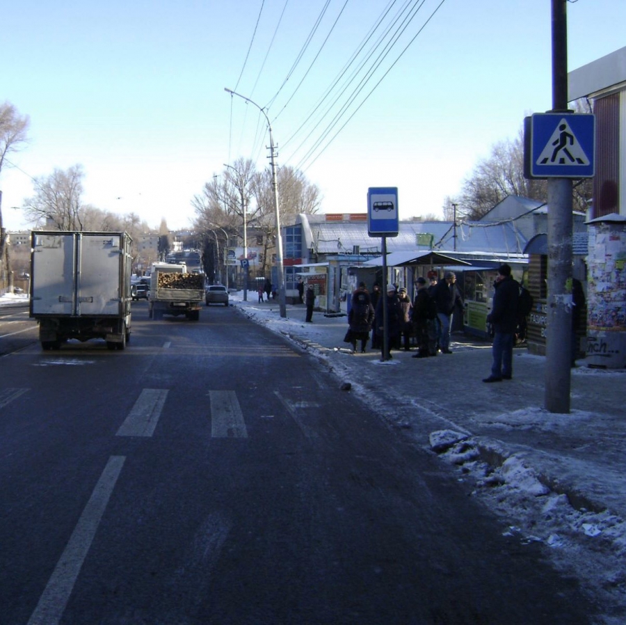 Грузовик сбил женщину на пешеходном переходе