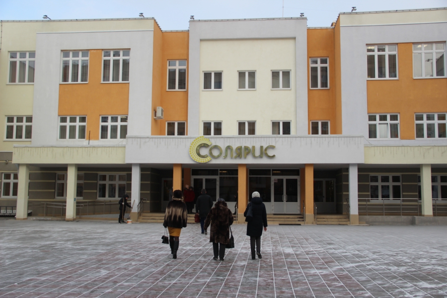 Губернатору и прокурору области показали в «Солярисе» фото из Освенцима и форму офицера СС