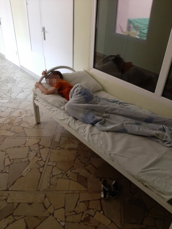 В Балакове ребенка положили в коридоре больницы из-за «нехватки мест»