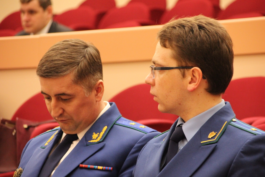 Заседание облдумы началось со скандалов КПРФ по поводу регламента