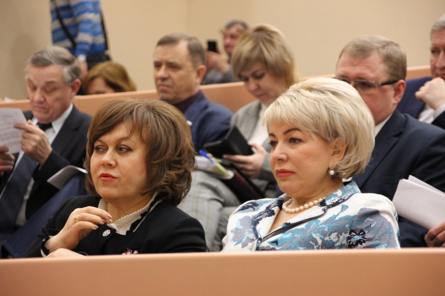 Заседание облдумы началось со скандалов КПРФ по поводу регламента