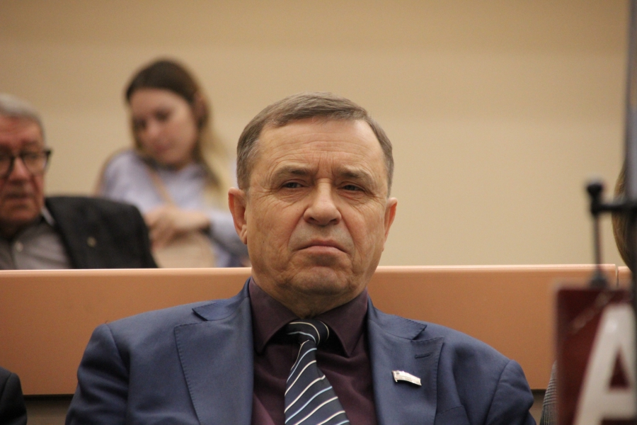 Заседание облдумы началось со скандалов КПРФ по поводу регламента