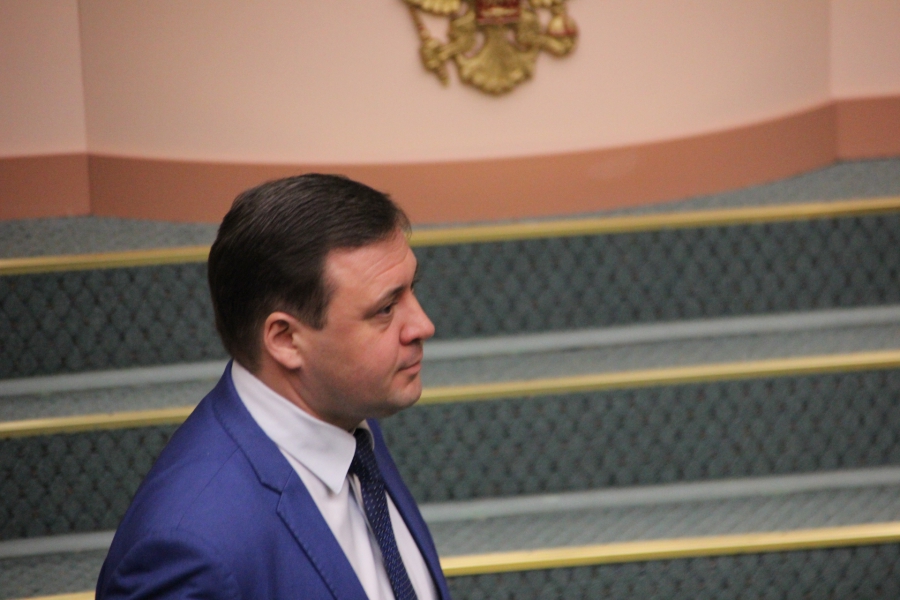 Заседание облдумы началось со скандалов КПРФ по поводу регламента