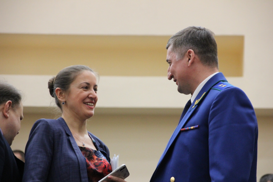 Заседание облдумы началось со скандалов КПРФ по поводу регламента