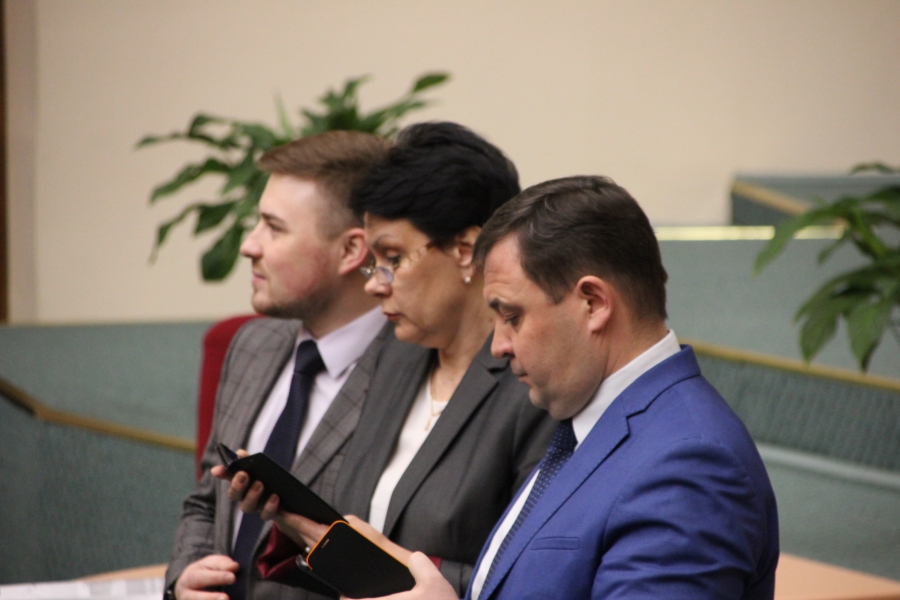 Заседание облдумы началось со скандалов КПРФ по поводу регламента