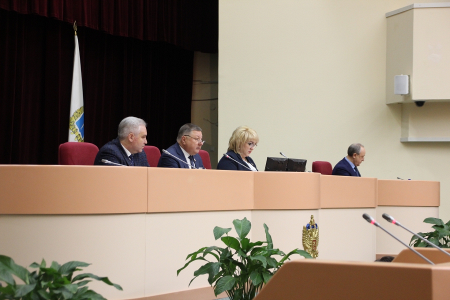 Заседание облдумы началось со скандалов КПРФ по поводу регламента