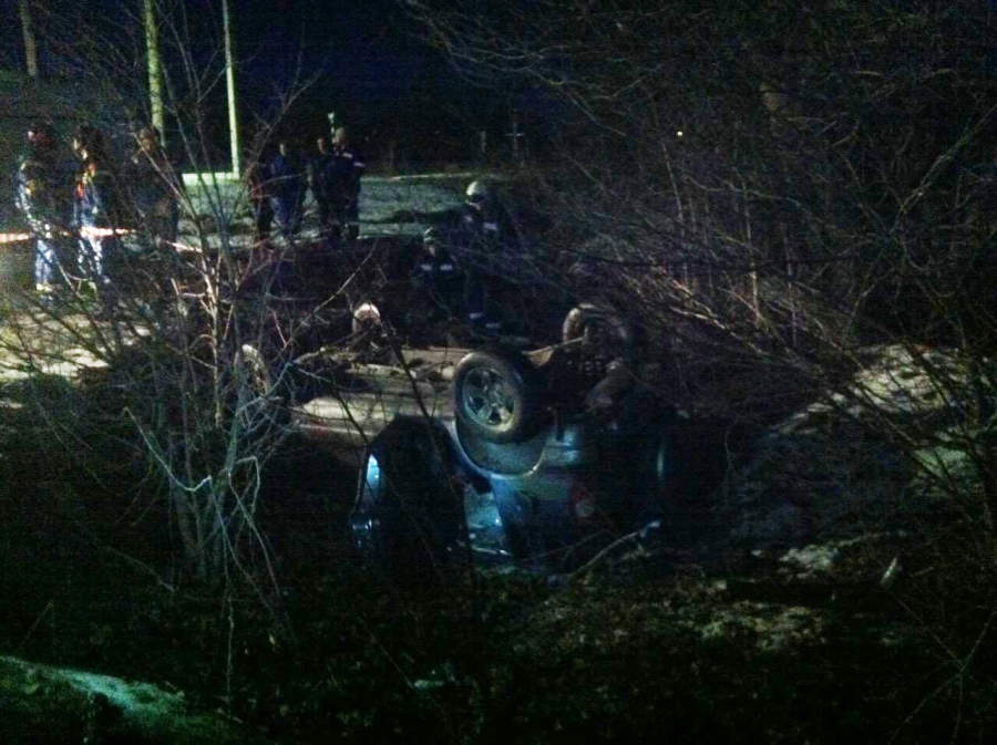 Шофер внедорожника не справился с управлением и опрокинул его в кювет