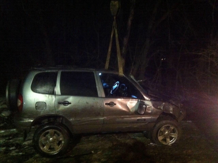 Шофер внедорожника не справился с управлением и опрокинул его в кювет