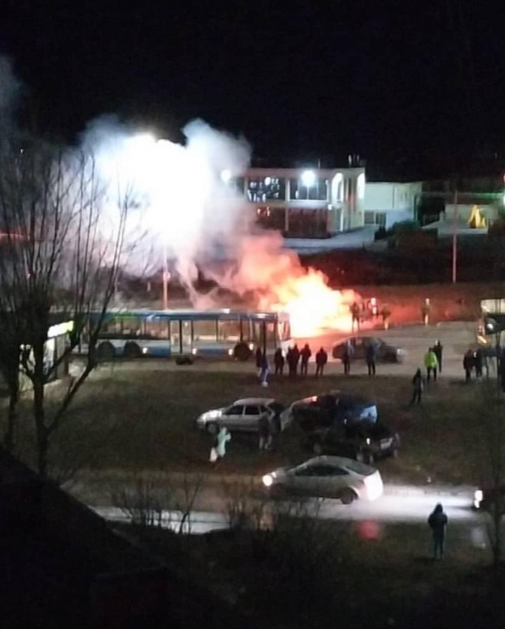 На Усть-Курдюмской сгорел дотла автомобиль «Лада Ларгус»