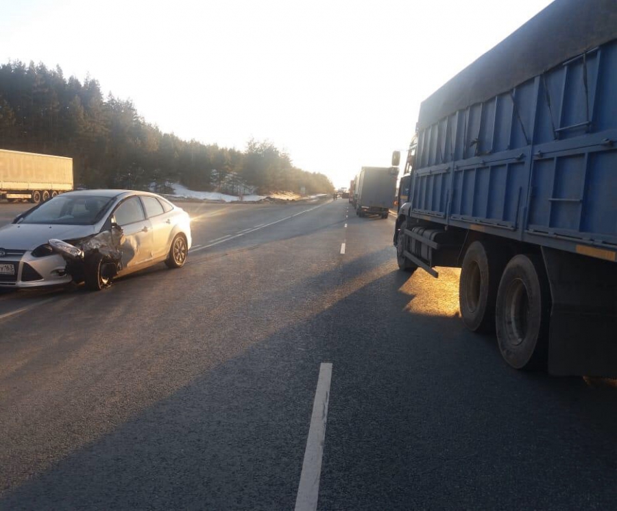 Под Хвалынском «ГАЗель» перевернулась от столкновения с «Фокусом»