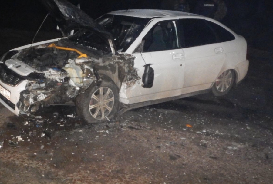 В Калининске таксист на «семерке» погиб в столкновении с «Приорой»