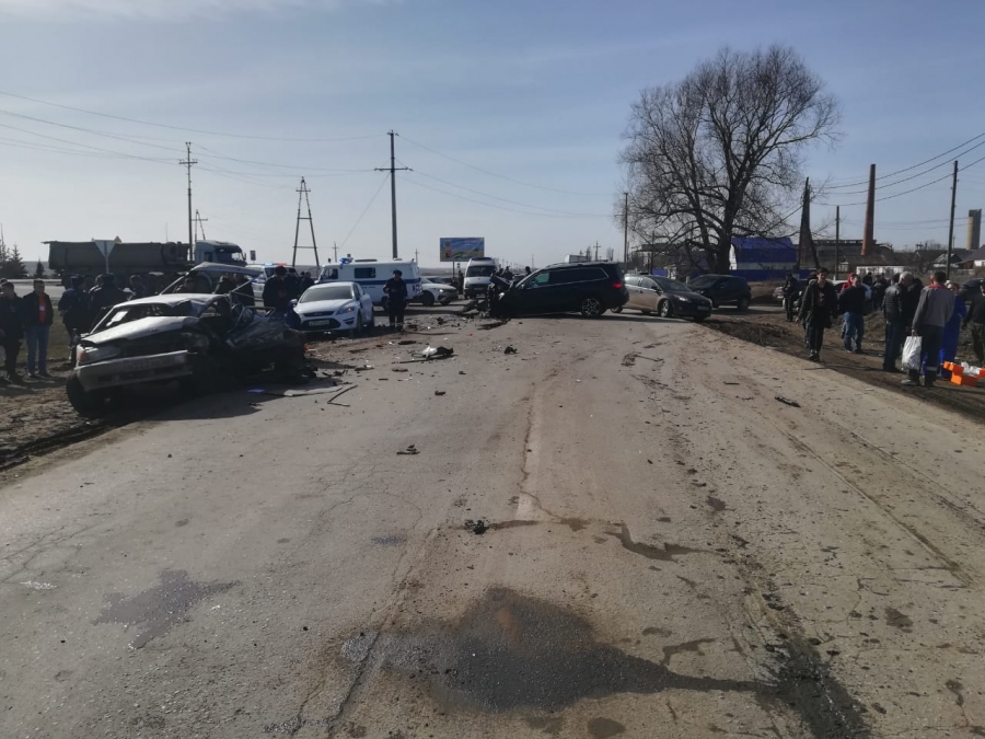 Пенсионер на «Мерседесе» сделал из «ВАЗа» груду металла. Погибла женщина