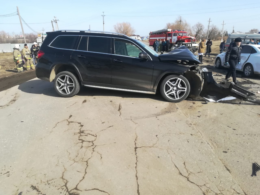 Пенсионер на «Мерседесе» сделал из «ВАЗа» груду металла. Погибла женщина