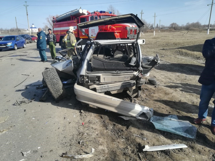 Пенсионер на «Мерседесе» сделал из «ВАЗа» груду металла. Погибла женщина