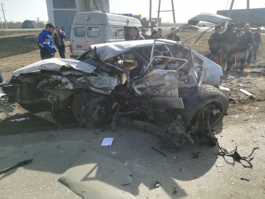 Пенсионер на «Мерседесе» сделал из «ВАЗа» груду металла. Погибла женщина