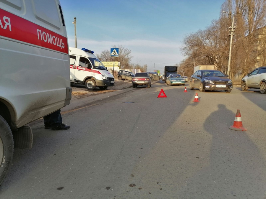 На Антонова «десятка» сбила возле остановки 18-летнего юношу