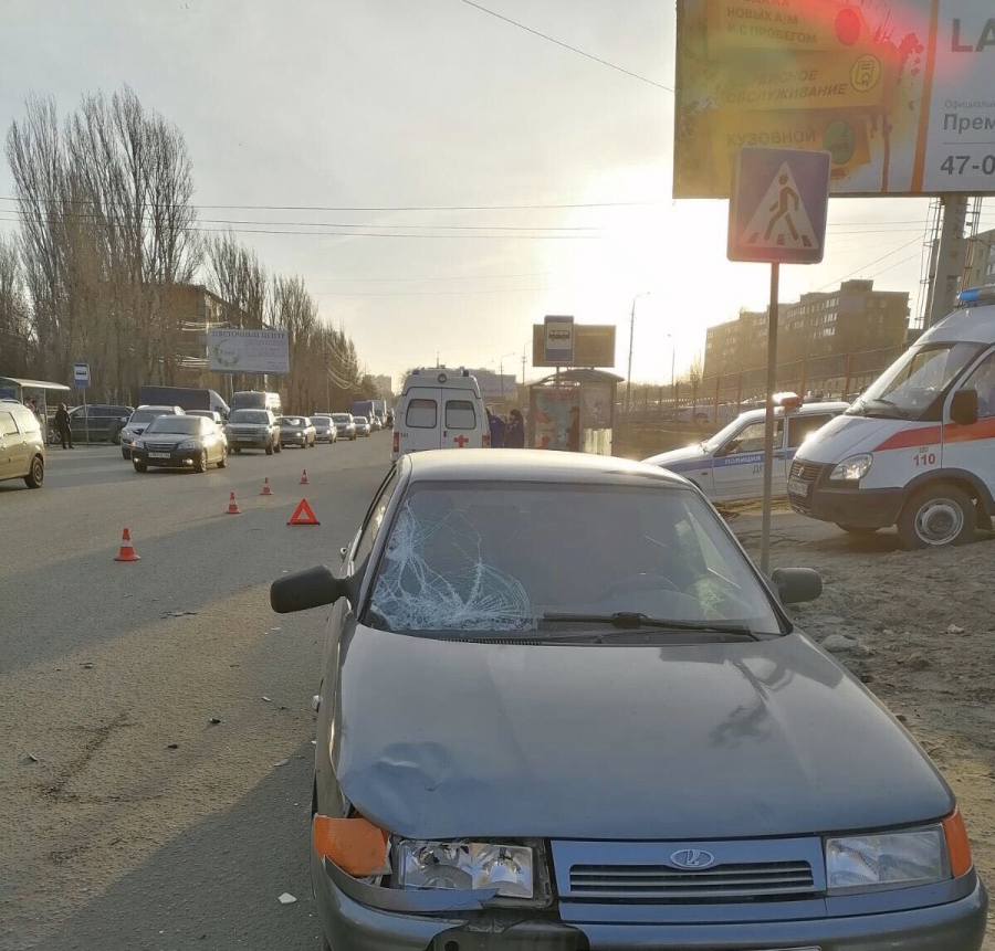 На Антонова «десятка» сбила возле остановки 18-летнего юношу