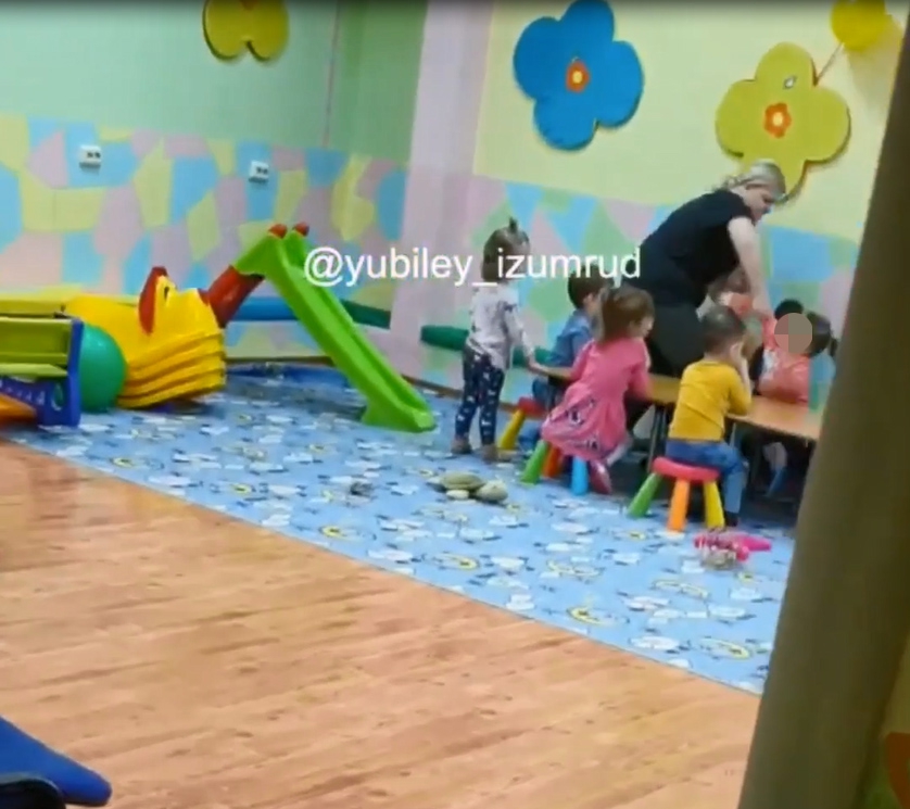 Саратовцы шокированы жестокостью воспитателя в садике: «Девочке чуть руку не оторвала»