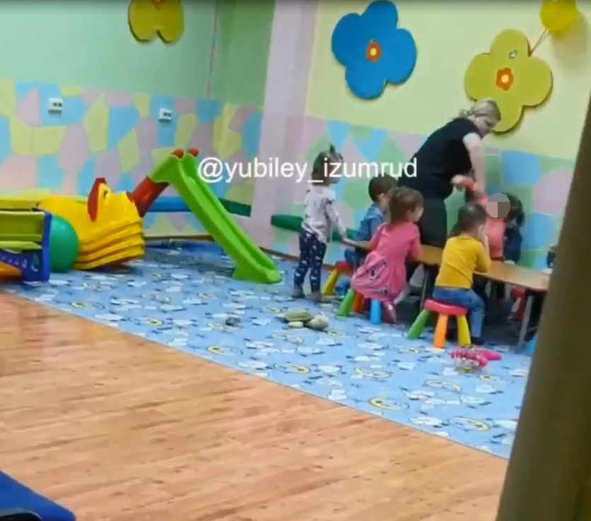 Саратовцы шокированы жестокостью воспитателя в садике: «Девочке чуть руку не оторвала»