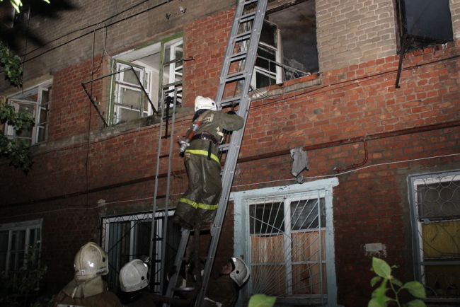 Крупный пожар в Энгельсе унес жизнь горожанина