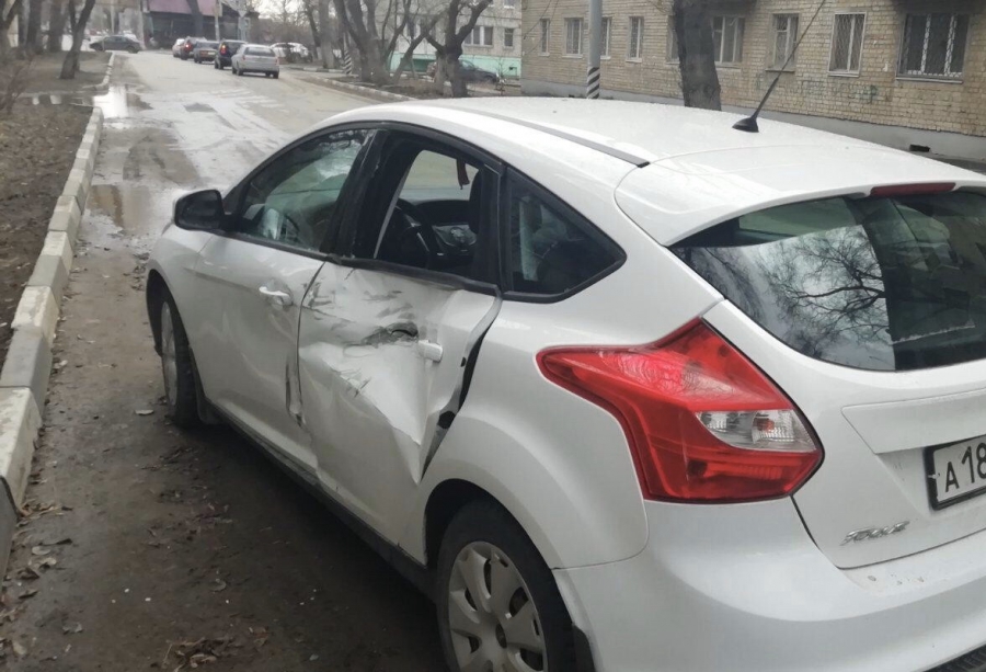 Трое взрослых и ребенок получили травмы в массовой аварии