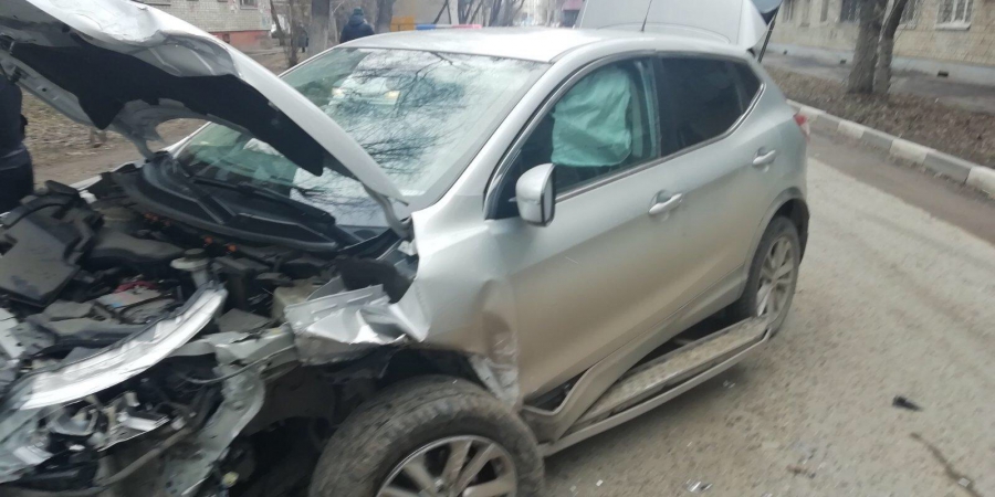 Трое взрослых и ребенок получили травмы в массовой аварии