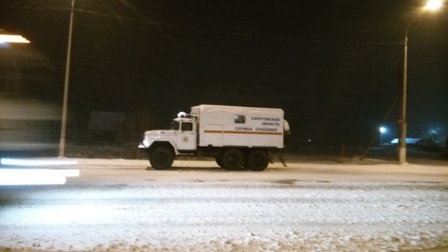 Снегопад заблокировал около 200 машин на трассе под Хвалынском. Фото и видео