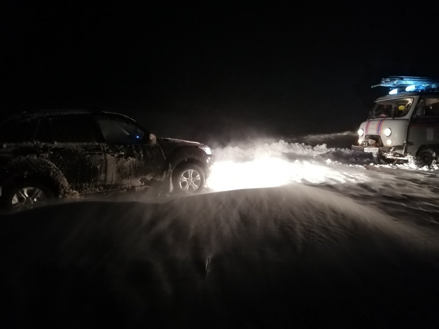 Снегопад заблокировал около 200 машин на трассе под Хвалынском. Фото и видео