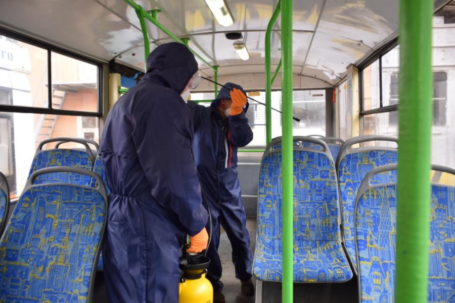 Привезенные в Саратов московские троллейбусы подвергли дезинфекции