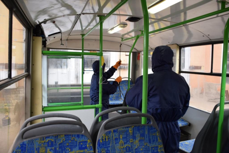 Привезенные в Саратов московские троллейбусы подвергли дезинфекции