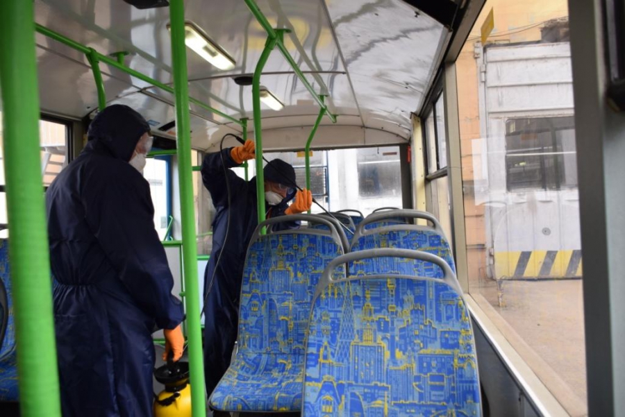 Привезенные в Саратов московские троллейбусы подвергли дезинфекции