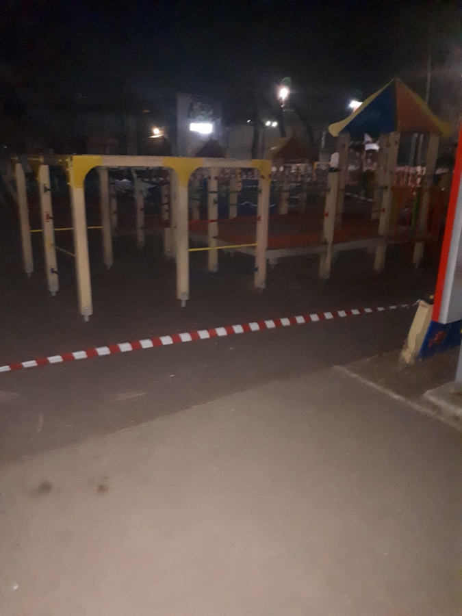 Полицейские накажут родителей за прогулки детей на игровых площадках