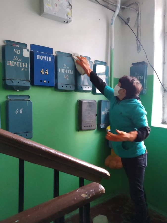 В Саратове УК проводят дезинфекцию домов не вызывающими аллергию средствами