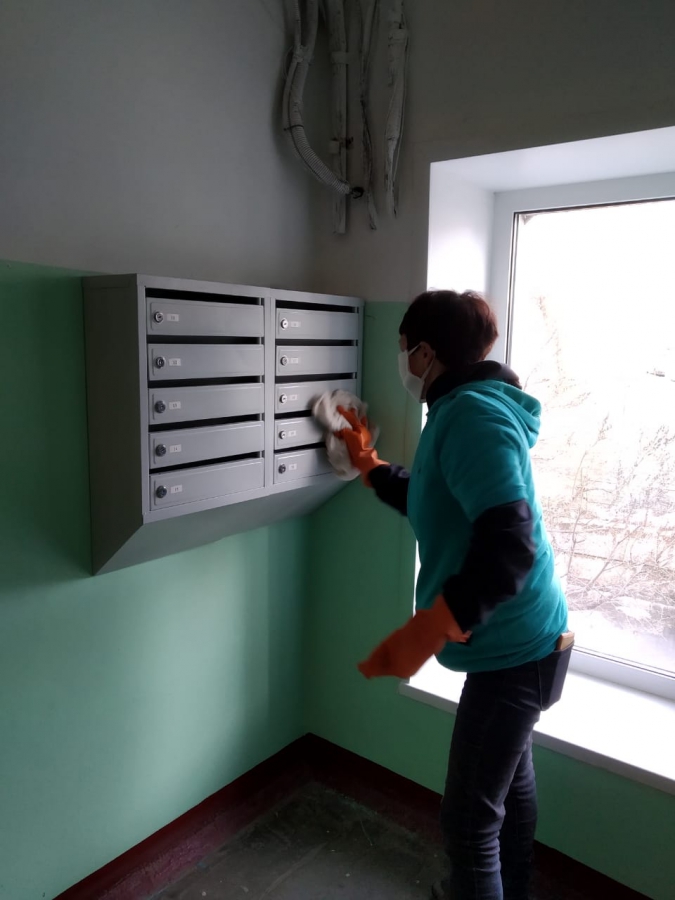 В Саратове УК проводят дезинфекцию домов не вызывающими аллергию средствами
