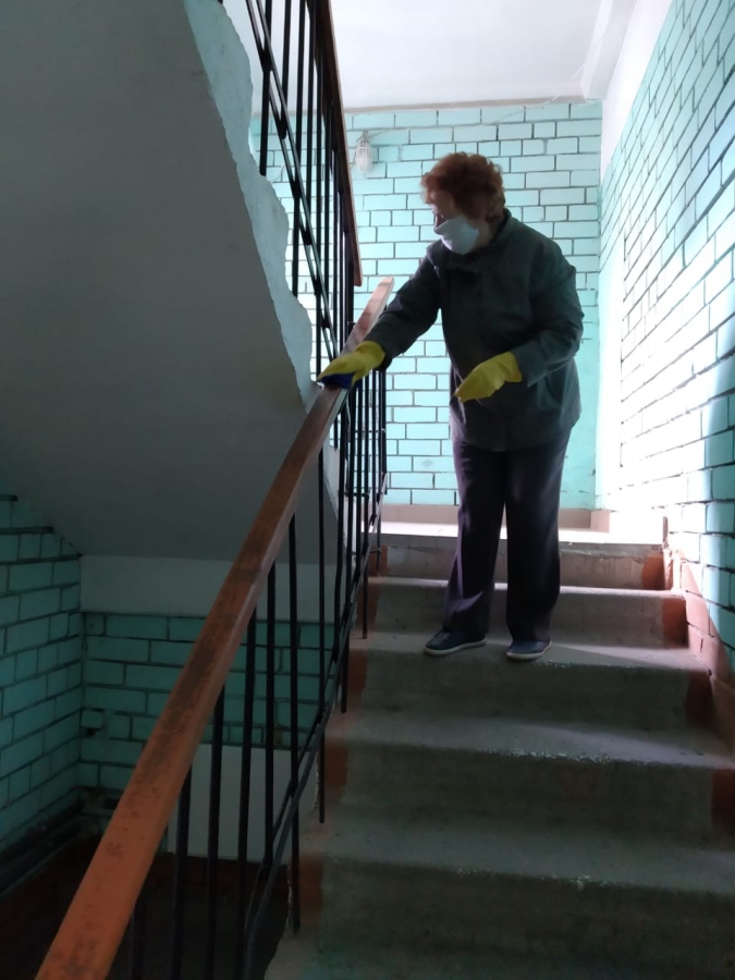 В Саратове УК проводят дезинфекцию домов не вызывающими аллергию средствами